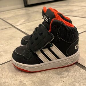 Toddler Size 5 Nike sneakers